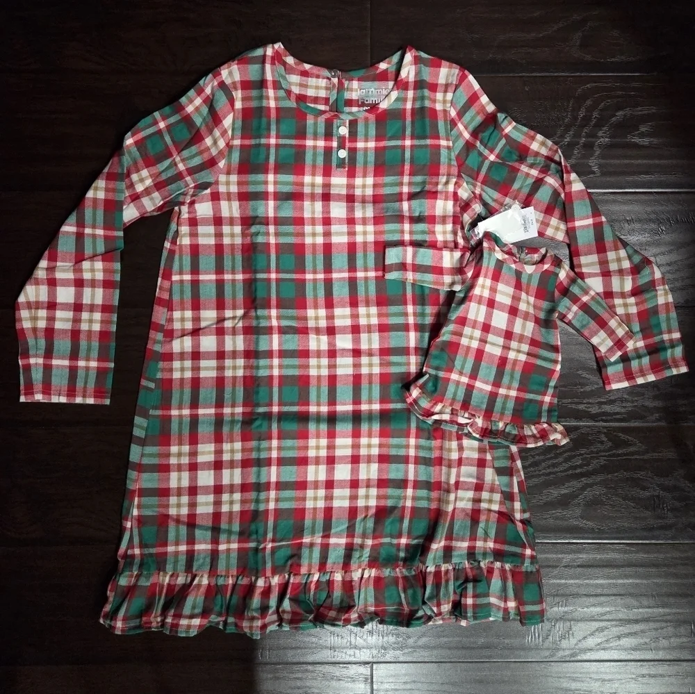 New Girls Plaid Christmas Nightgown With Matching Doll Gown Size 10-12